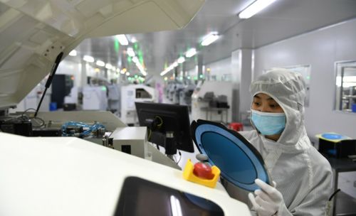 畢業(yè)就跑美國,清北2萬人才流失,比芯片壟斷還嚴(yán)峻,該怎么辦